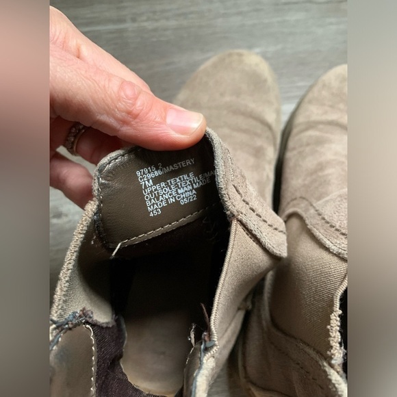 Cliffs Booties Chelsea Boots Tan Nude Beige Comfy Boots Size 7 M - Picture 11 of 16